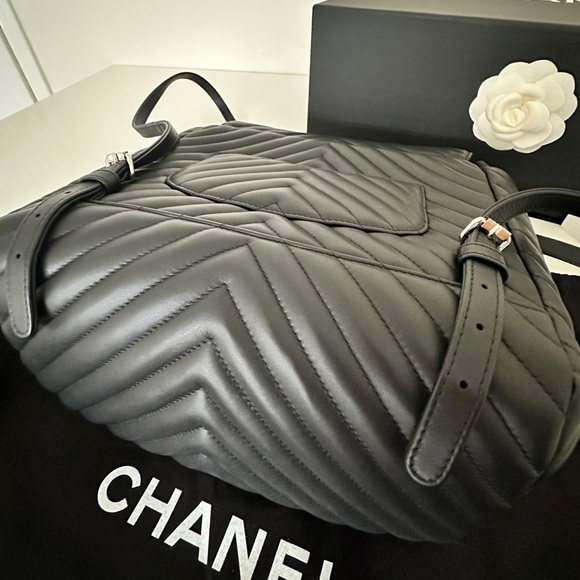 Chanel Black Chevron Quilted Lambskin Leather Large Urban Spirit Backpack - Picture 12 of 15